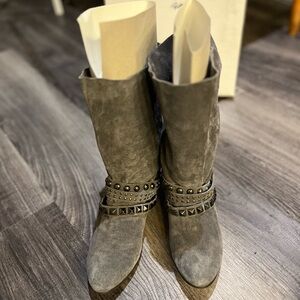 As Know As de Rue suede booties